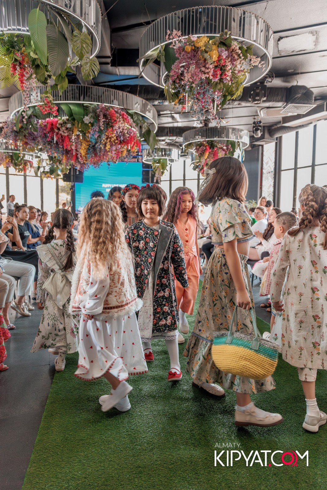 PROM KIDS FASHION SHOW. КИПЯТКОМ АЛМАТЫ!