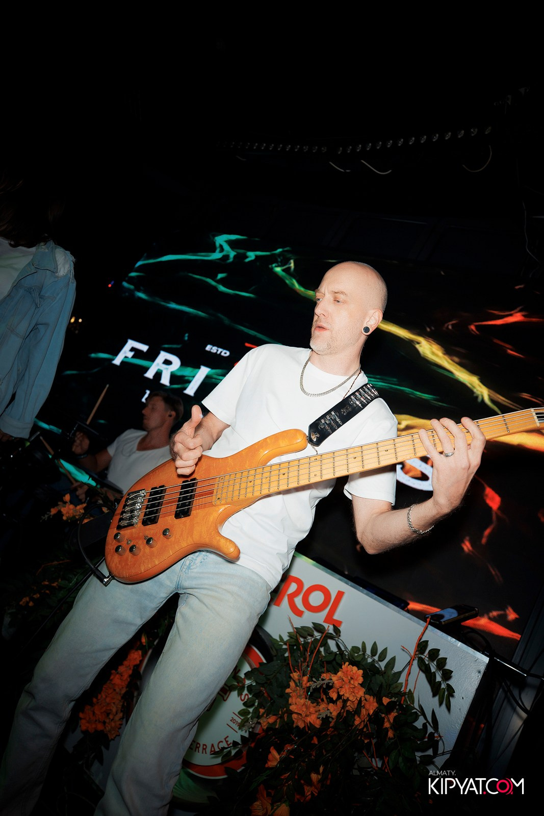 FRIENDS BAR & TERRACE. КИПЯТКОМ АЛМАТЫ!