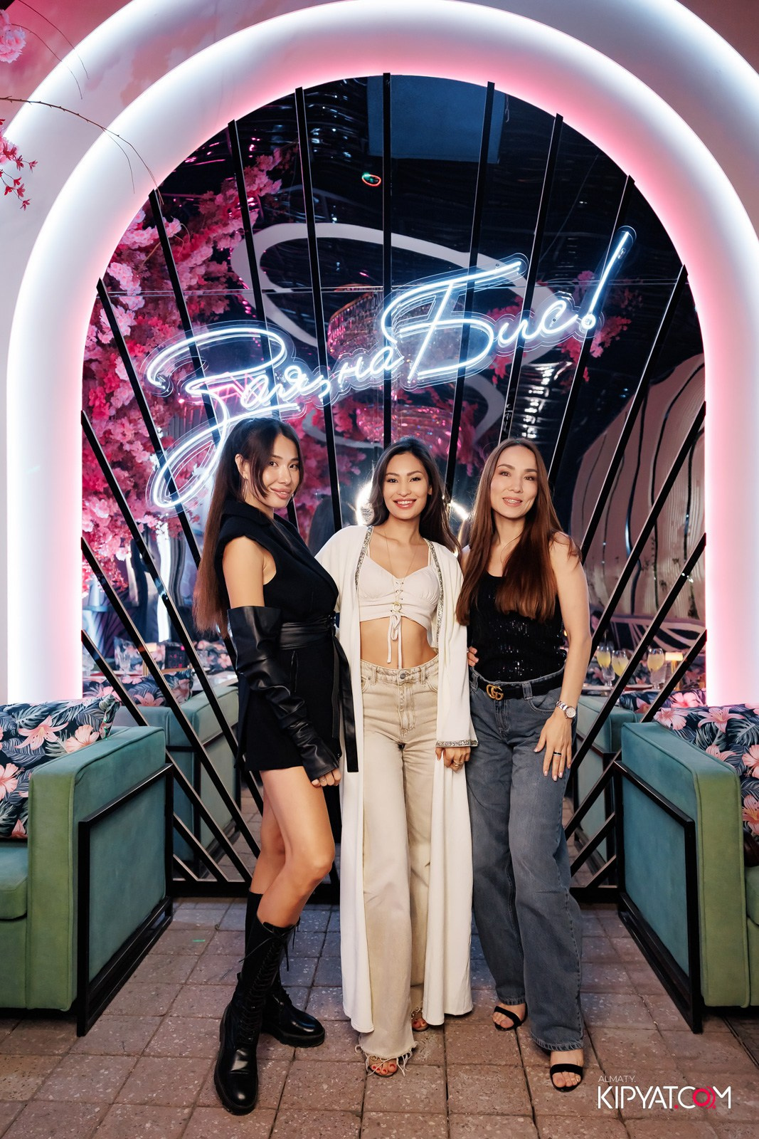 НОДАР РЕВИЯ В «ЗАЯ, НА БИС». КИПЯТКОМ АЛМАТЫ!