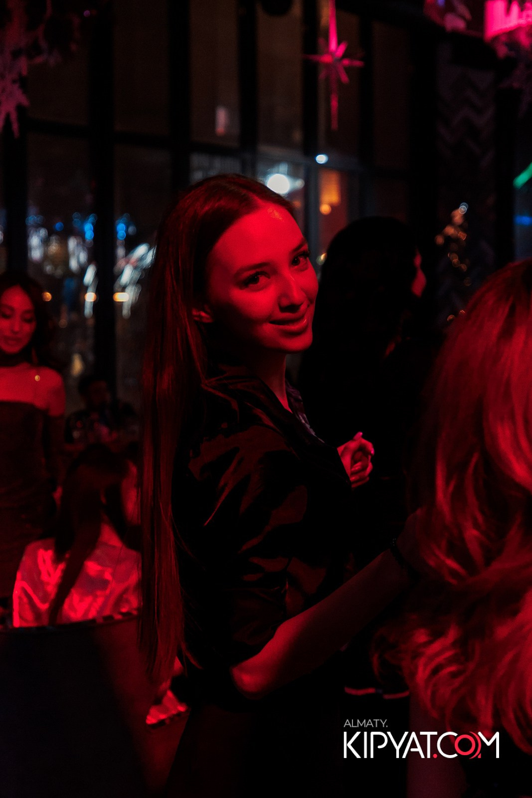 FRIENDS BAR & TERRACE. КИПЯТКОМ АЛМАТЫ!