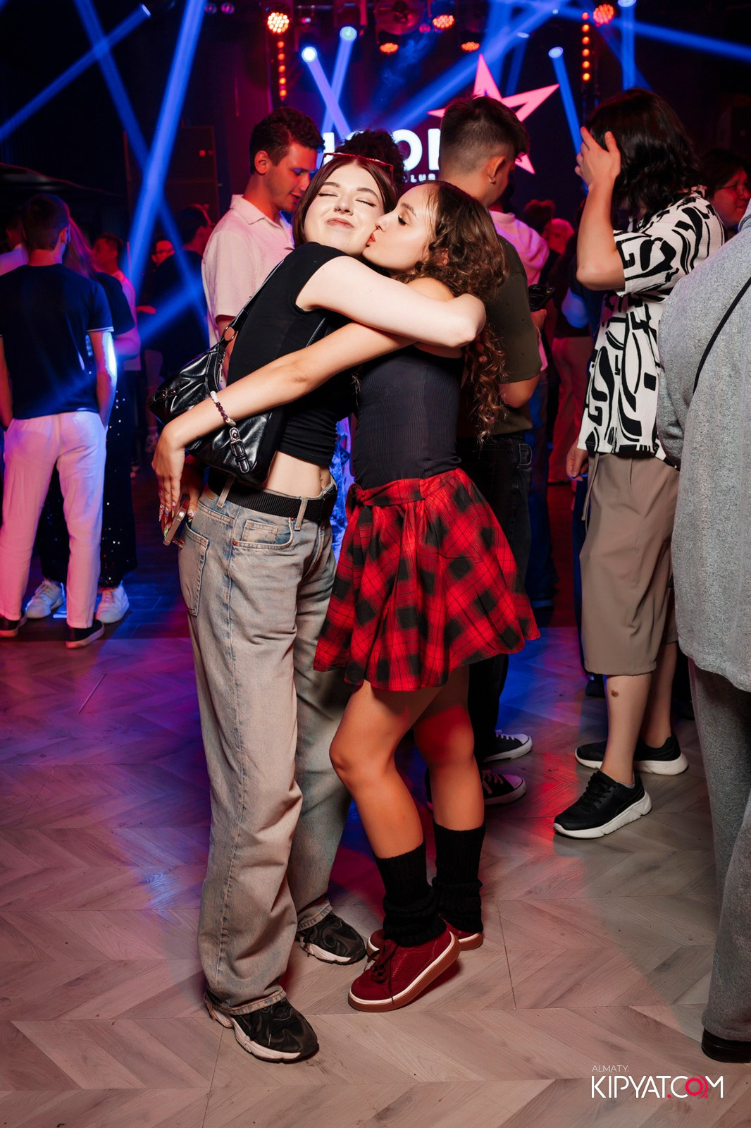 НОЧНОЙ КЛУБ ICON. КИПЯТКОМ АЛМАТЫ!