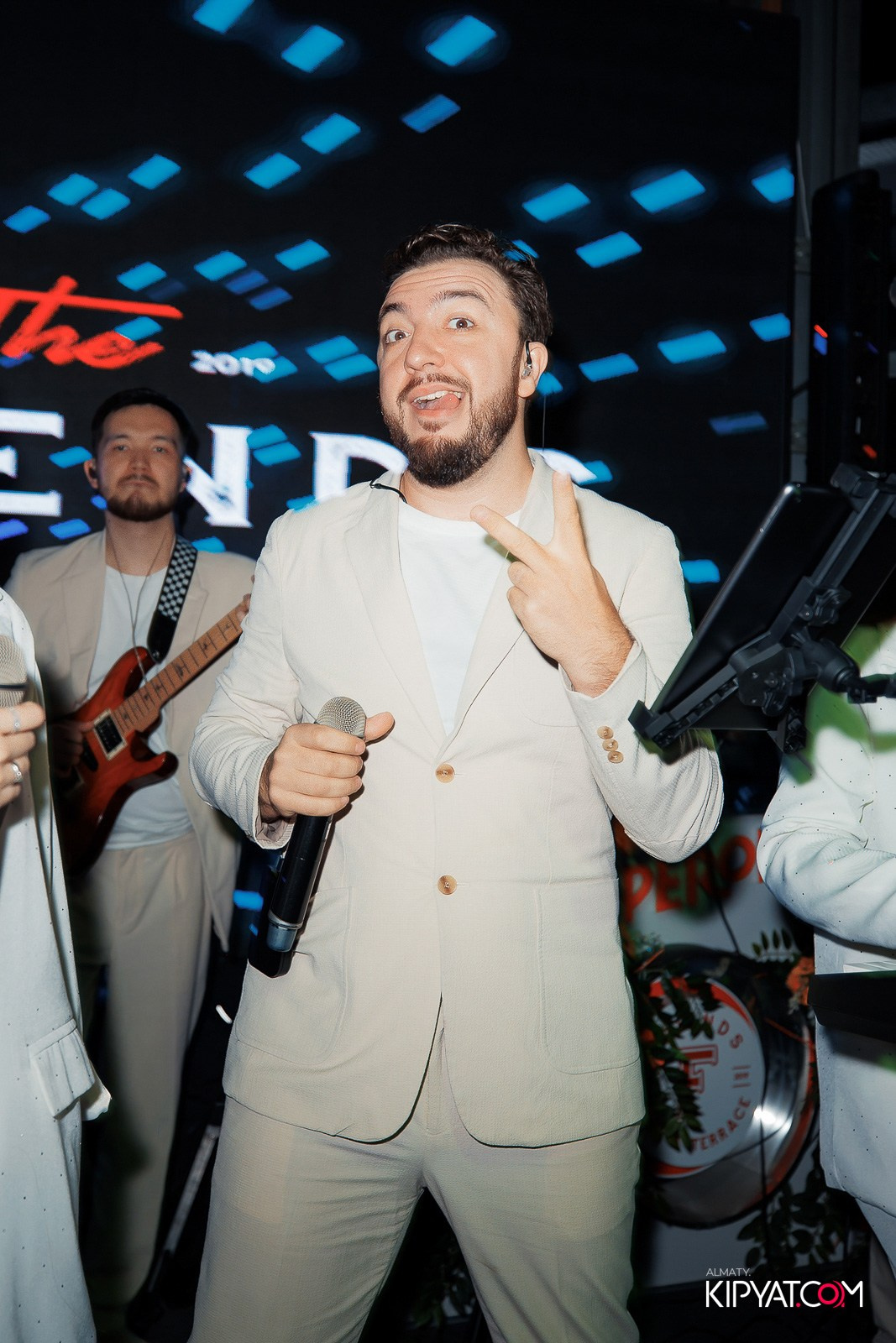 FRIENDS BAR & TERRACE. КИПЯТКОМ АЛМАТЫ!