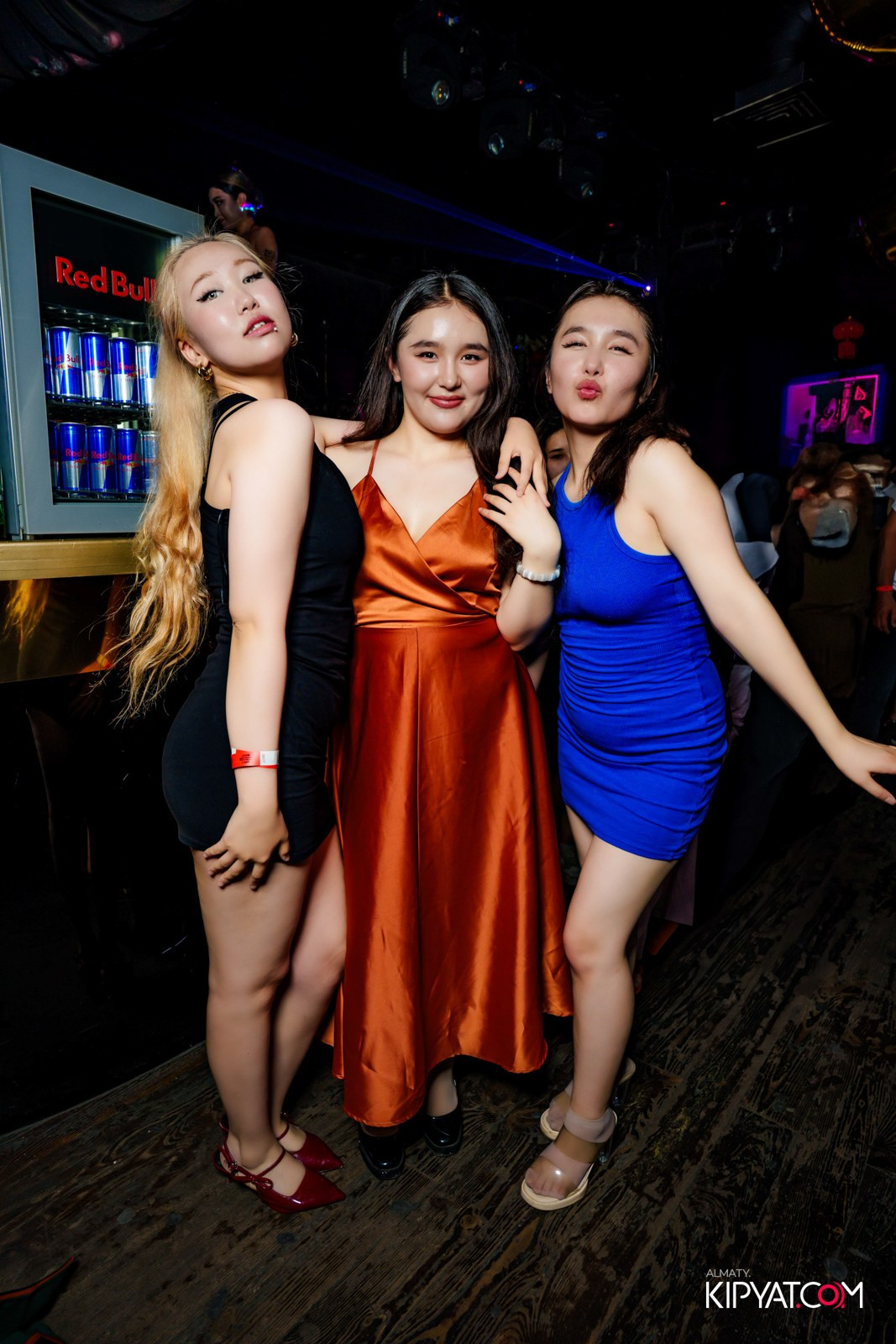 UYAT EMES BAR. КИПЯТКОМ АЛМАТЫ!