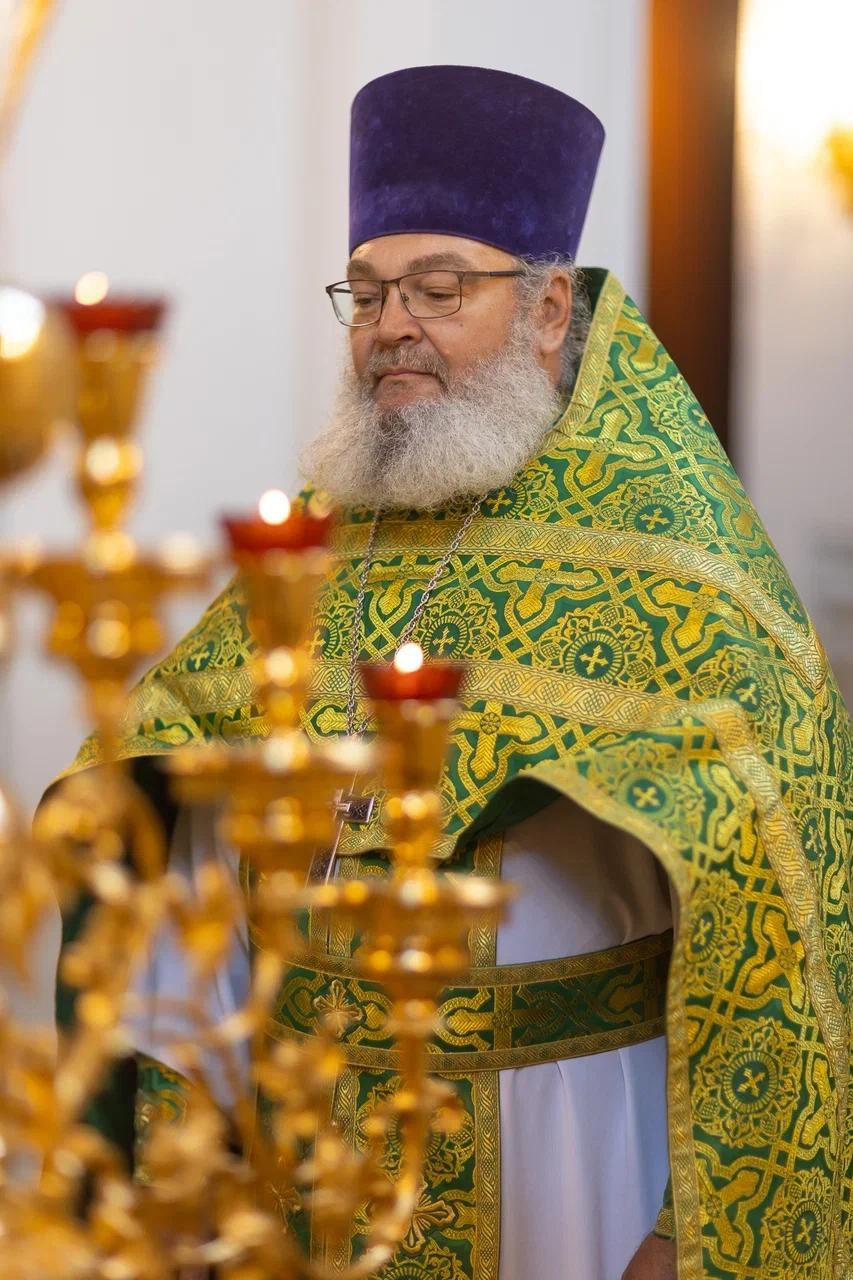 Божественная Литургия в храме Нерукотворного образа Спасителя. Саратовское Северо-Западное благочиние