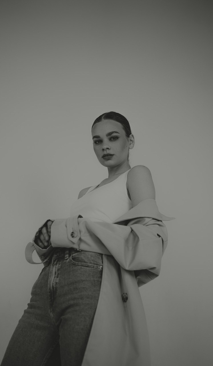 Черно-белая фотосессия на циклораме в фотостудии Новочеркасска «Рафинад». Свадебный фотограф в Ростове-на-Дону. Таинство Крещения и Венчания, семейные фотосессии. Алёна Чёботова