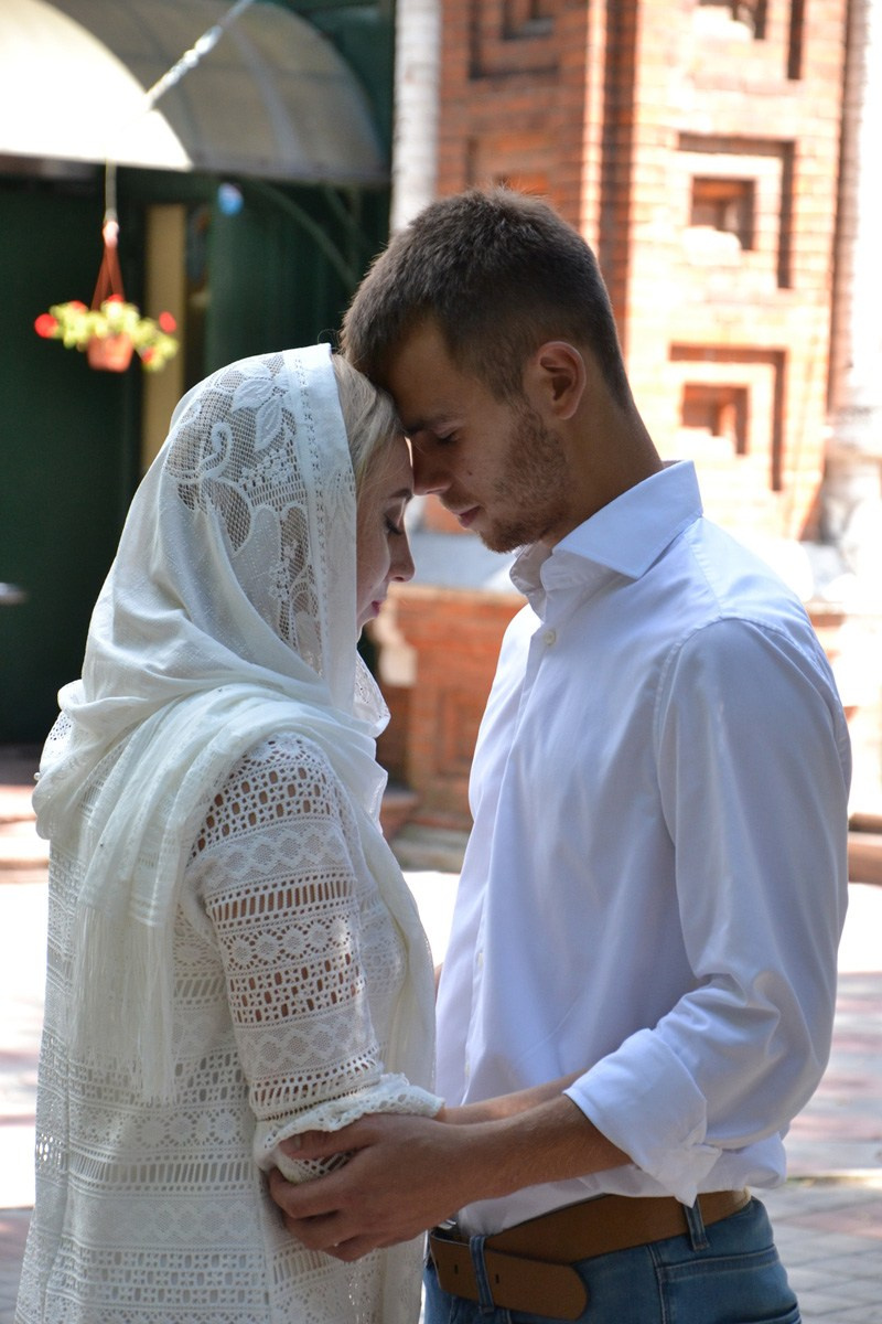 Посещение церкви. Благословение. Fotounata.ru