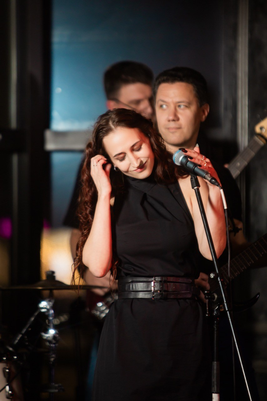 LЮSTRA bar 10.12.2025. Московская кавер-группа BankBand