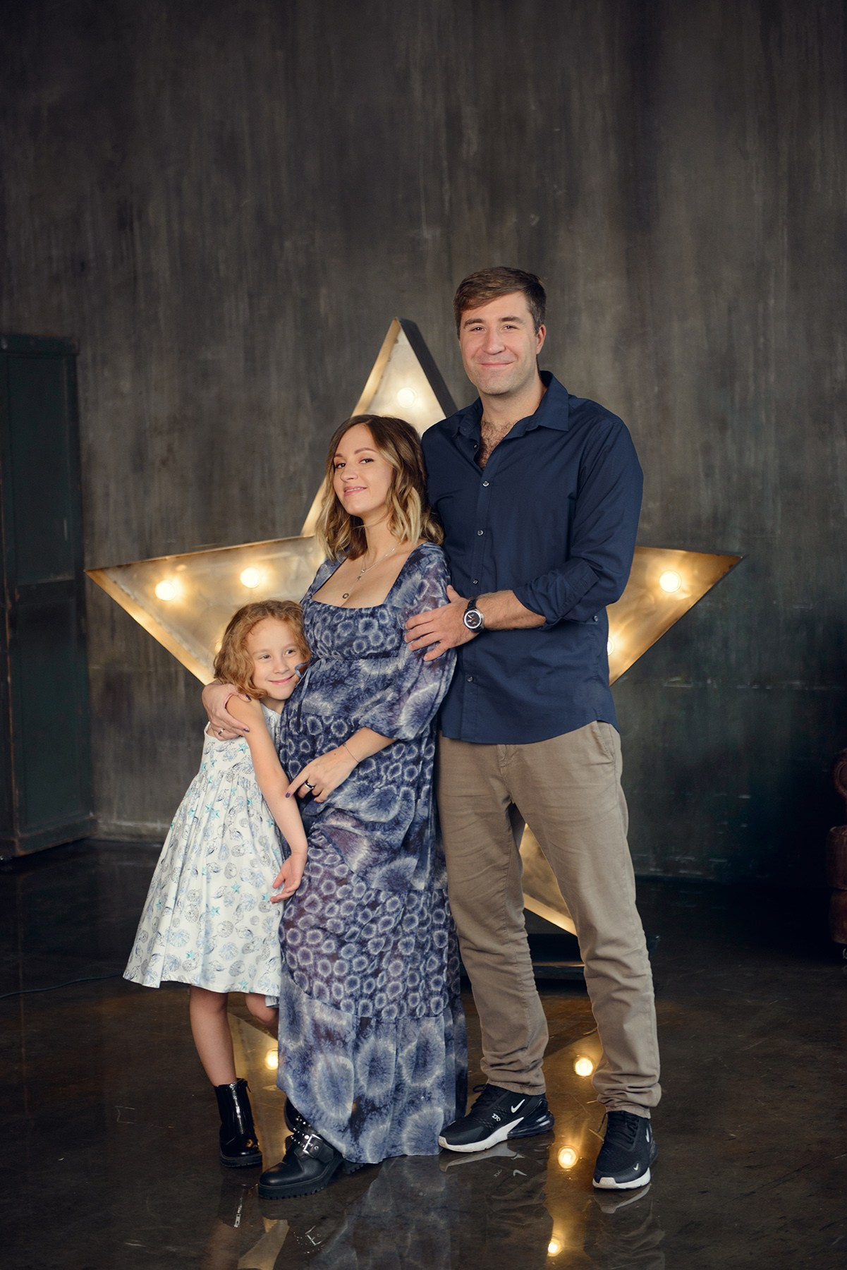 Family photo shoot with a pregnant woman in a loft studio, 