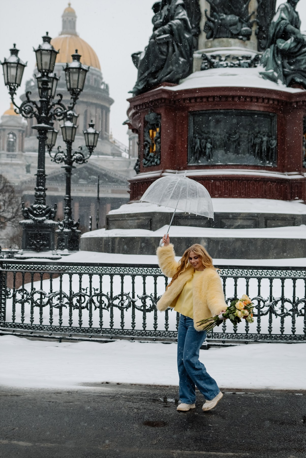 Фотосессия девушки зимой у Исаакиевского собора. Свадебный и семейный фотограф в Санкт-Петербурге (Спб) Елена Худякова
