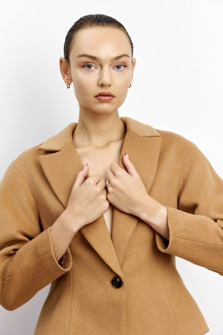 Олеся Е Размер S. Рост 181, Параметры: 86/61/89. LUNAPRO Дом стильных, сборных и индивидуальных съемок для брендов