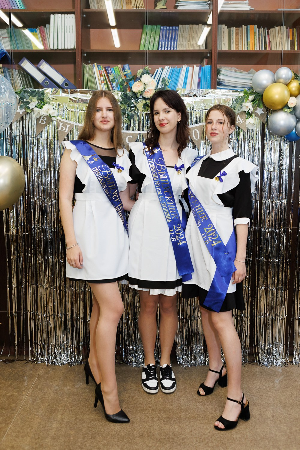 Последний звонок в Гимназии № 1, г. Севастополь. Свадебный фотограф, фотосъемка в Крыму, Севастополе, Симферополе, Ялте