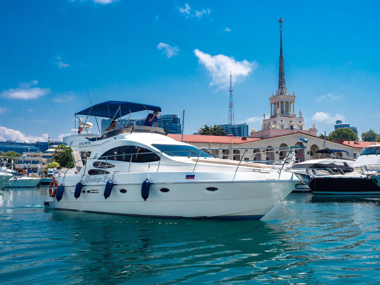 ДВУХПАЛУБНЫЕ ЯХТЫ В СОЧИ. Аренда Яхт в Сочи от Эконом до Премиум Класса