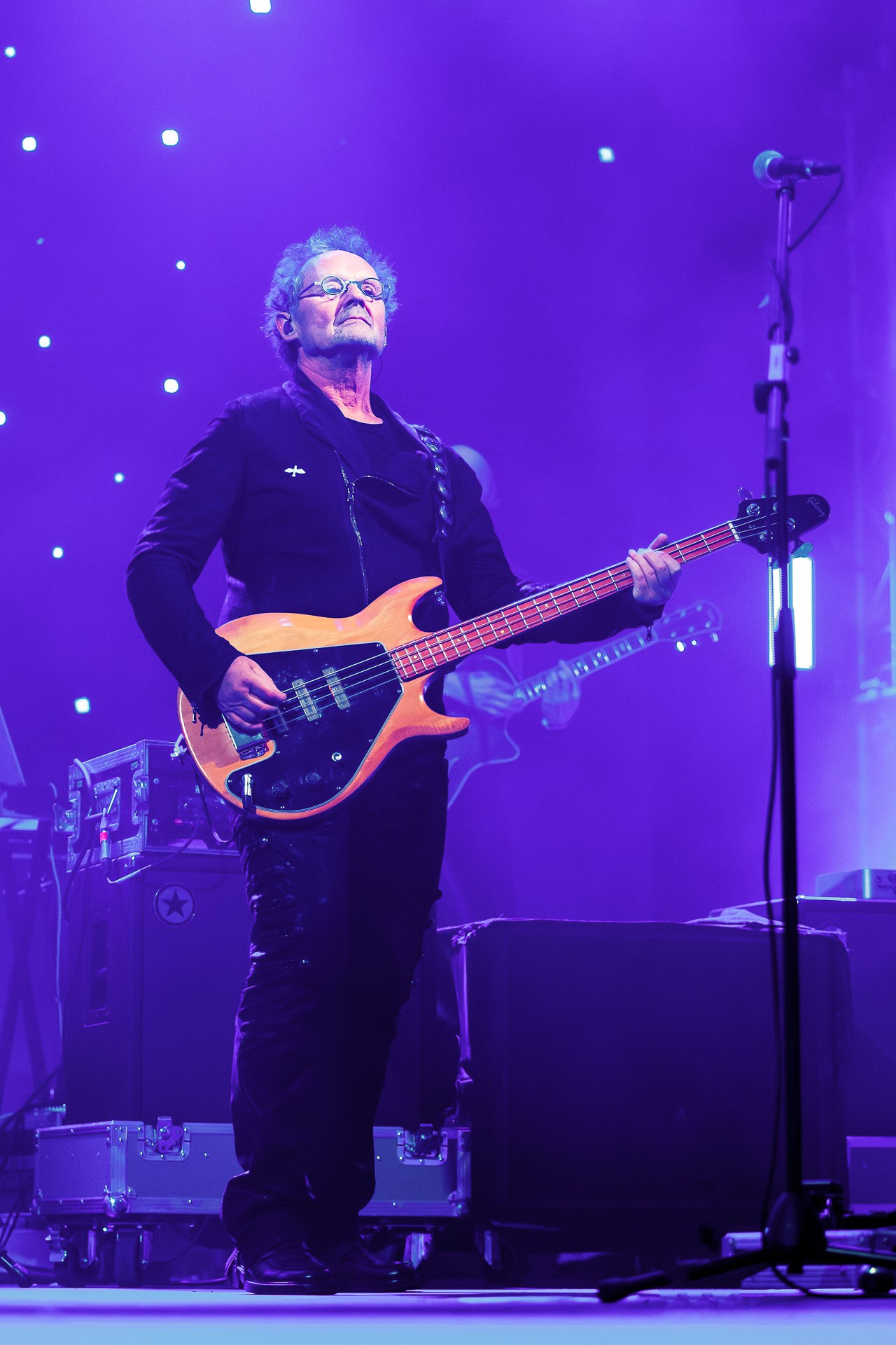 Александр Титов, бас. Группа КИНО, 21.06.25, фестиваль STEREOLETO, сад «Эрмитаж». Концерт в день рождения Виктора Цоя.