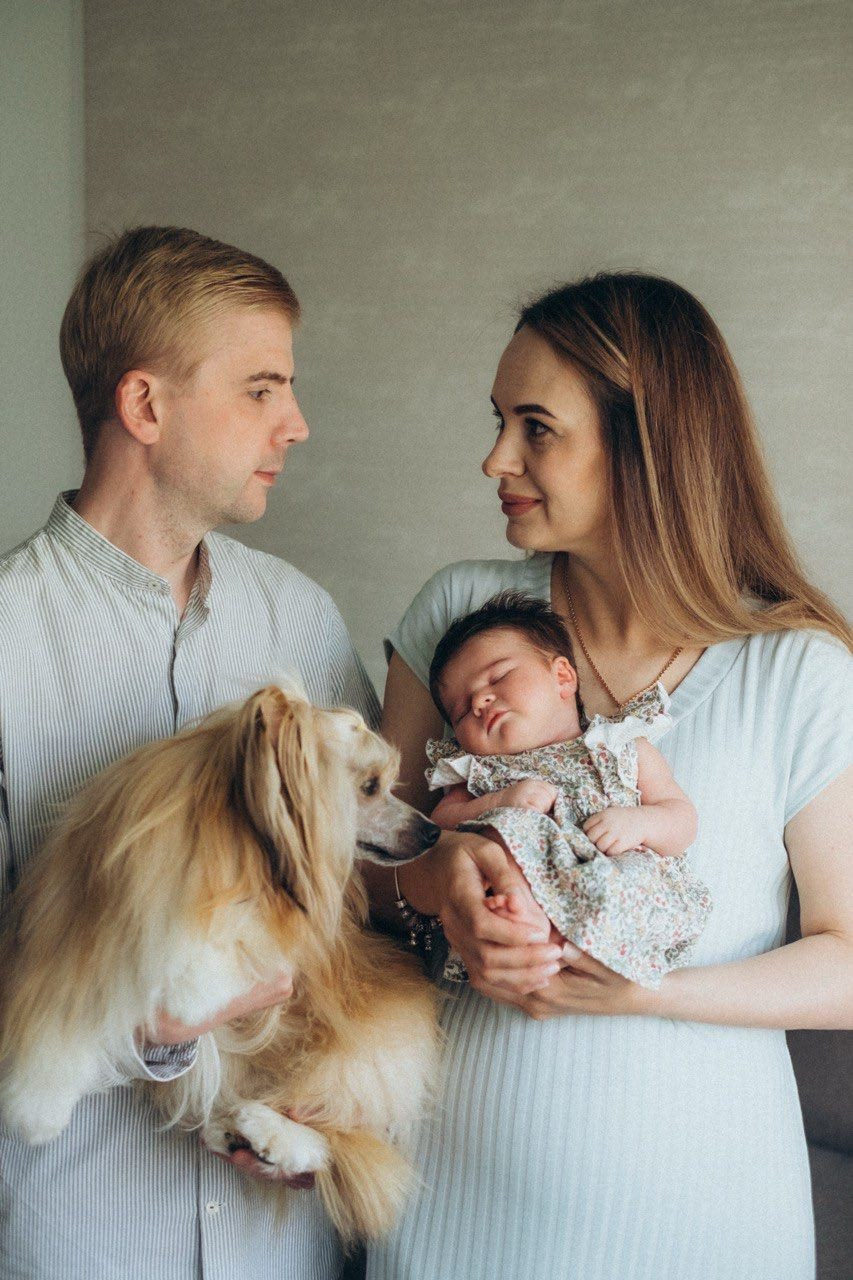 A friendly family. Veles is one and a half years old, and daughter Amelia is one month old.