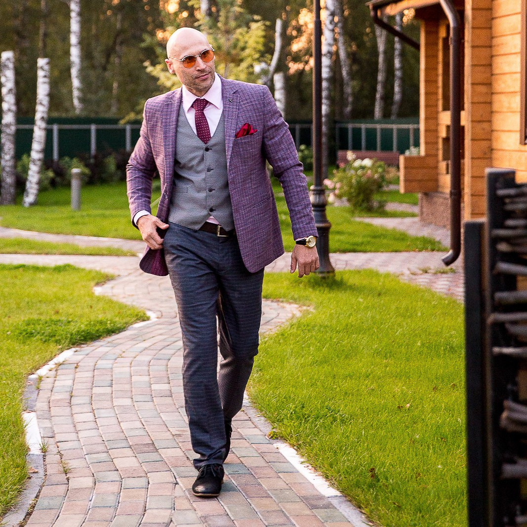 Ведущий на праздник в Москве / Денис Аганин