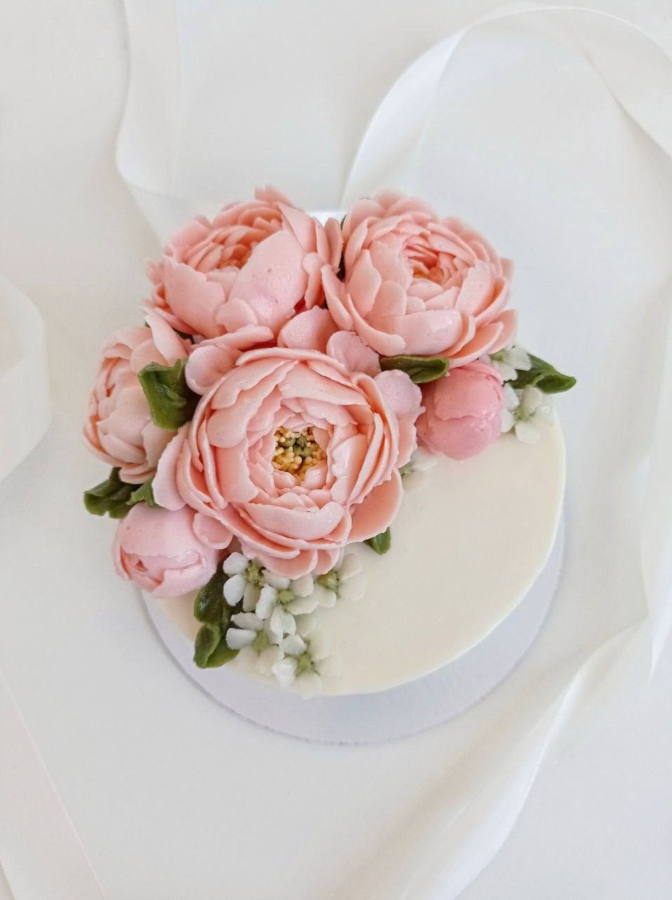 Работы учениц. Аникина Юлия / Кремовая флористика в корейской технике