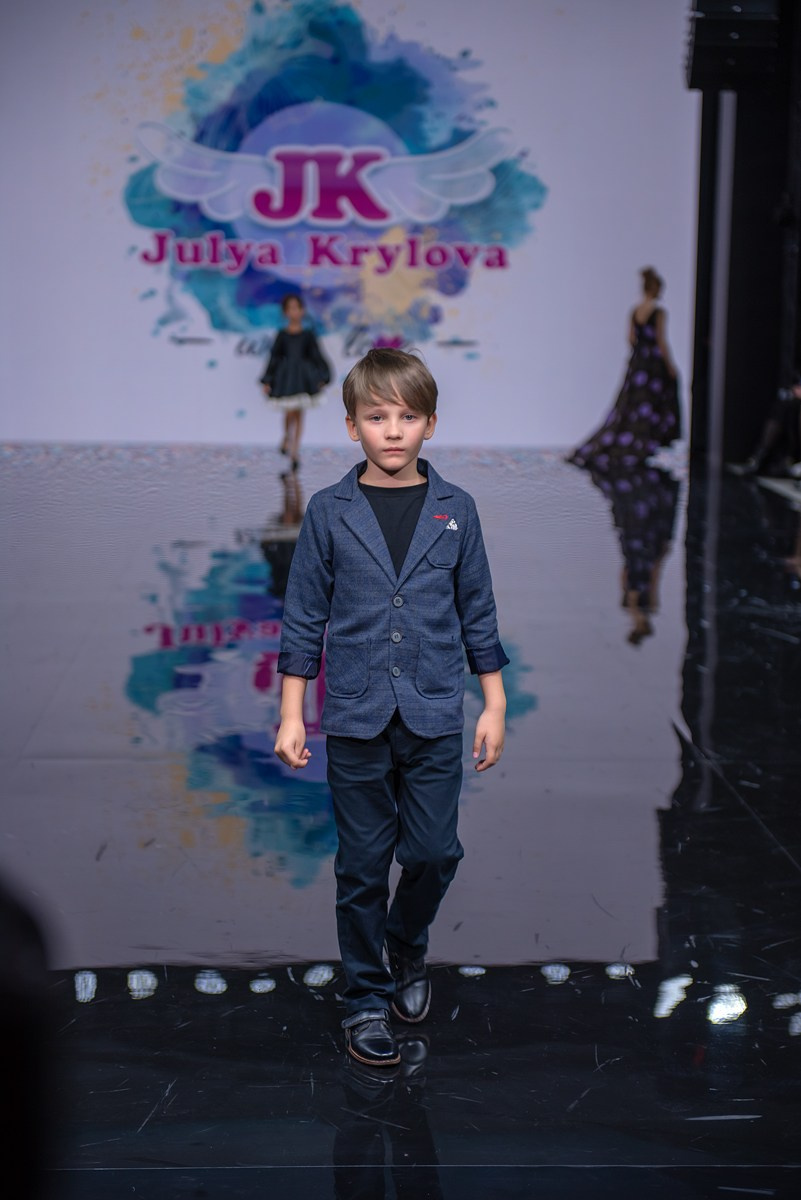 SochiFashionWeek2024 дизайнер Юлия Крылова. Семейный и коммерческий фотограф в Сочи Александр Бодунов