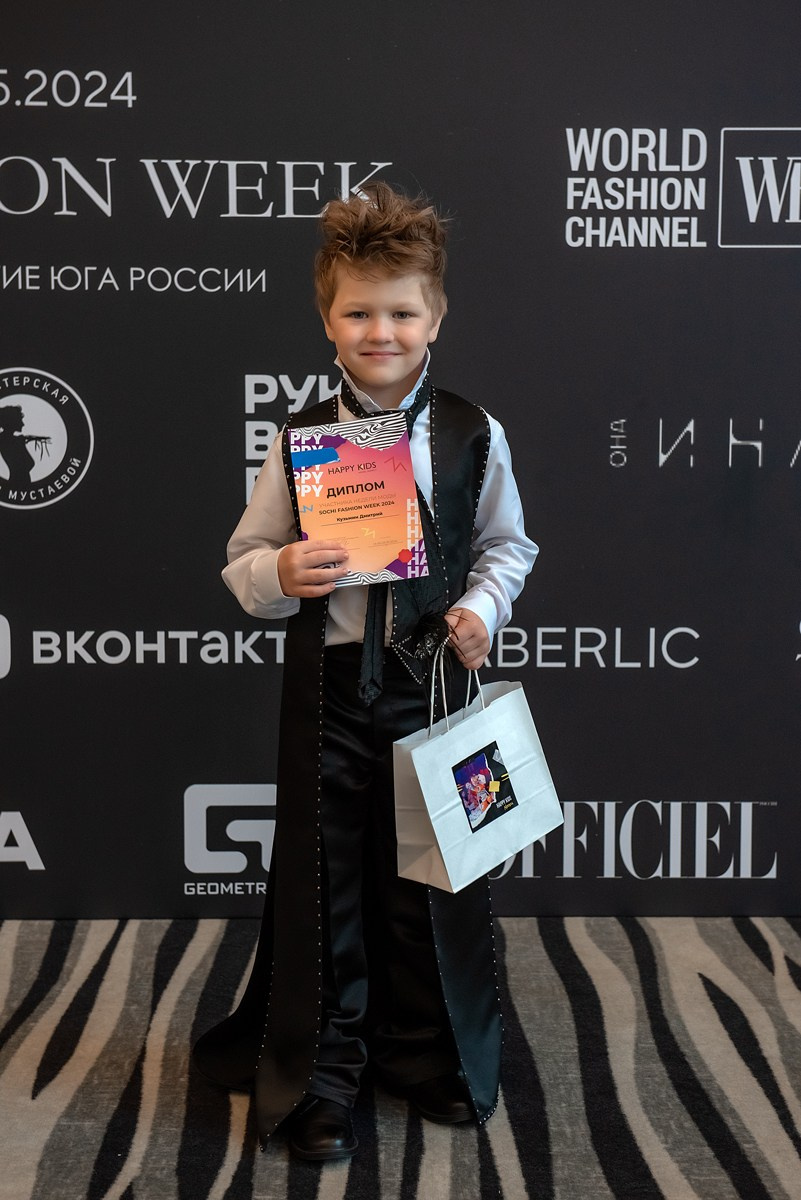 SochiFashionWeek2024 дизайнер Кибовская. Семейный и коммерческий фотограф в Сочи Александр Бодунов