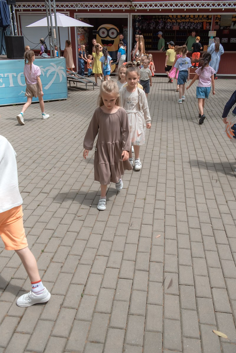Парк Ривьера дефиле HAPPYkids. Семейный и коммерческий фотограф в Сочи Александр Бодунов