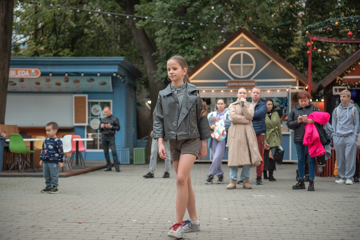 Парк Ривьера дефиле HAPPYkids. Семейный и коммерческий фотограф в Сочи Александр Бодунов