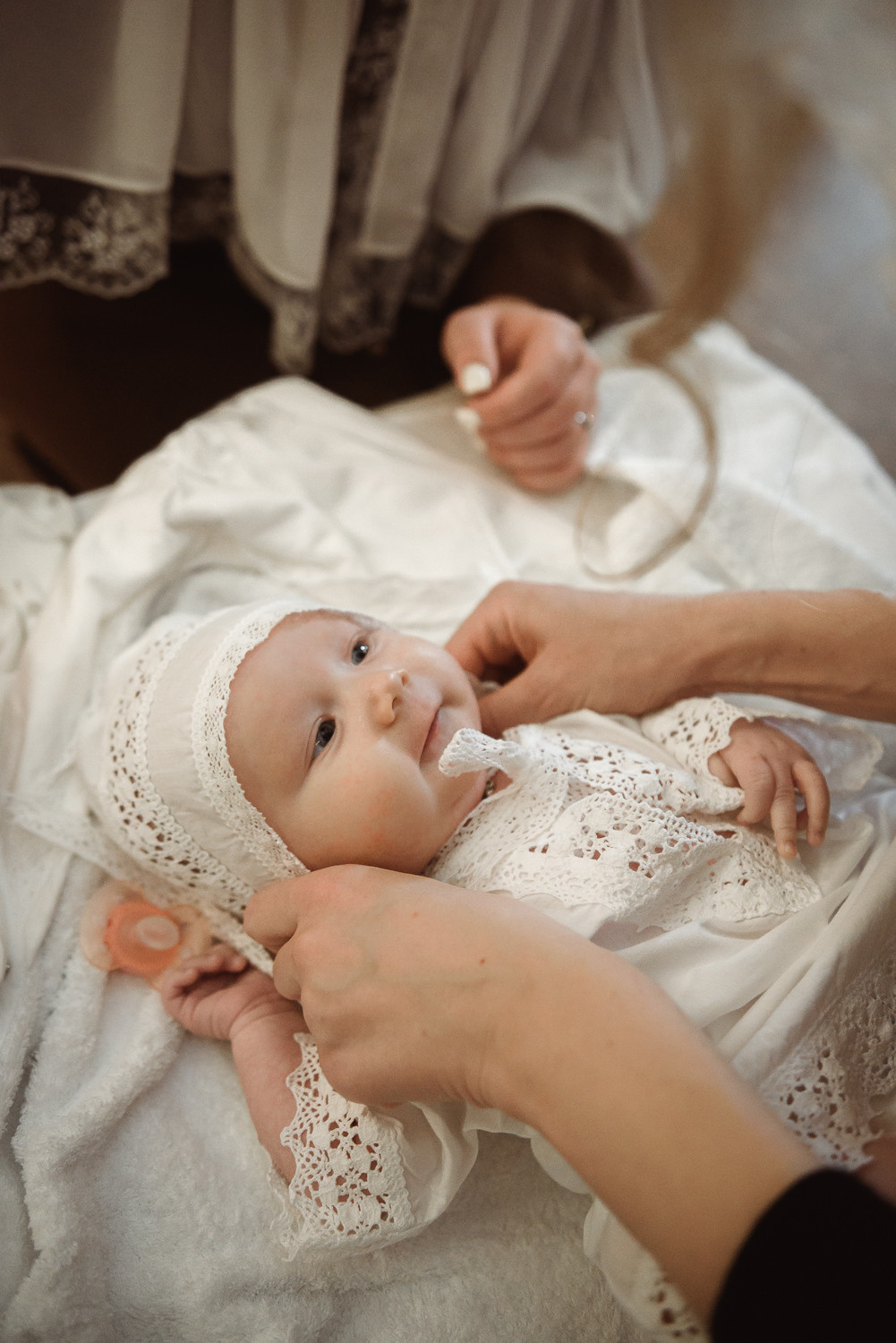 Таинство крещения, кадры. Семейный фотограф в г.Москве Катя Норм