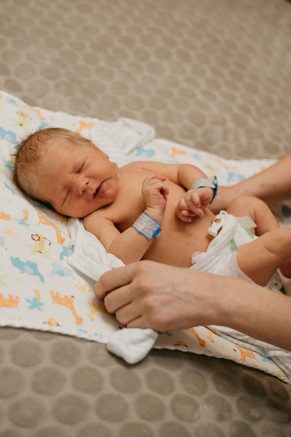 Выписка из роддома и встреча дома. Семейный фотограф в г.Москве Катя Норм