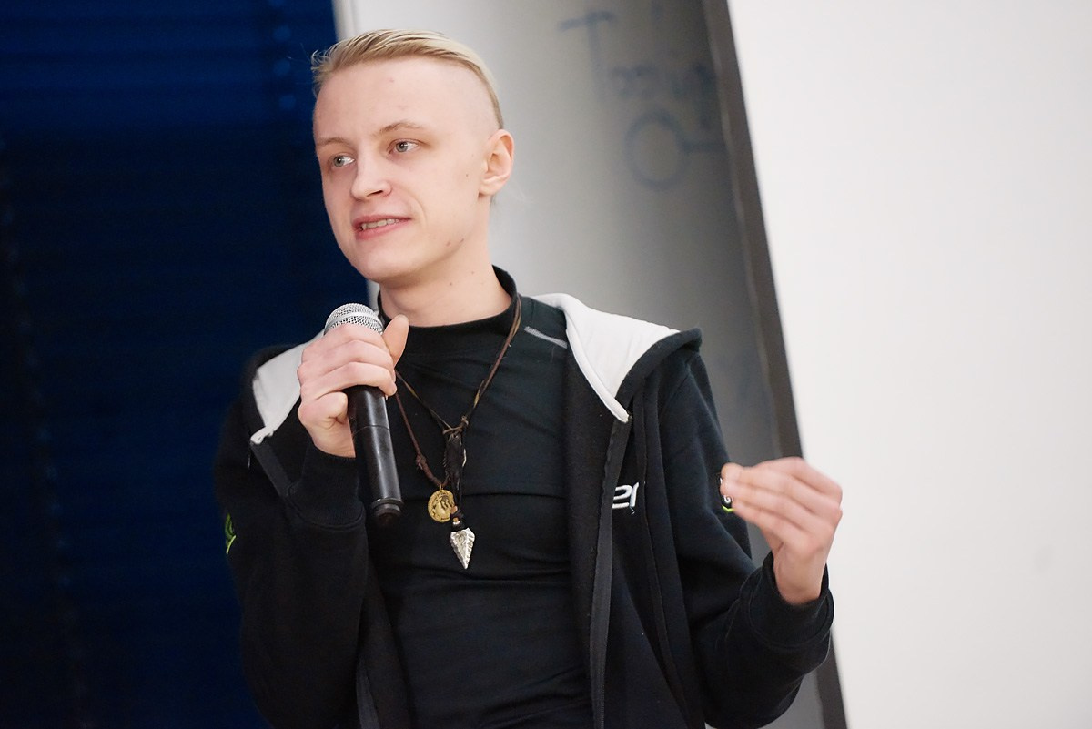 Нейромонах Феофан в Avito. Репортажный фотограф в Москве Вадим Францев