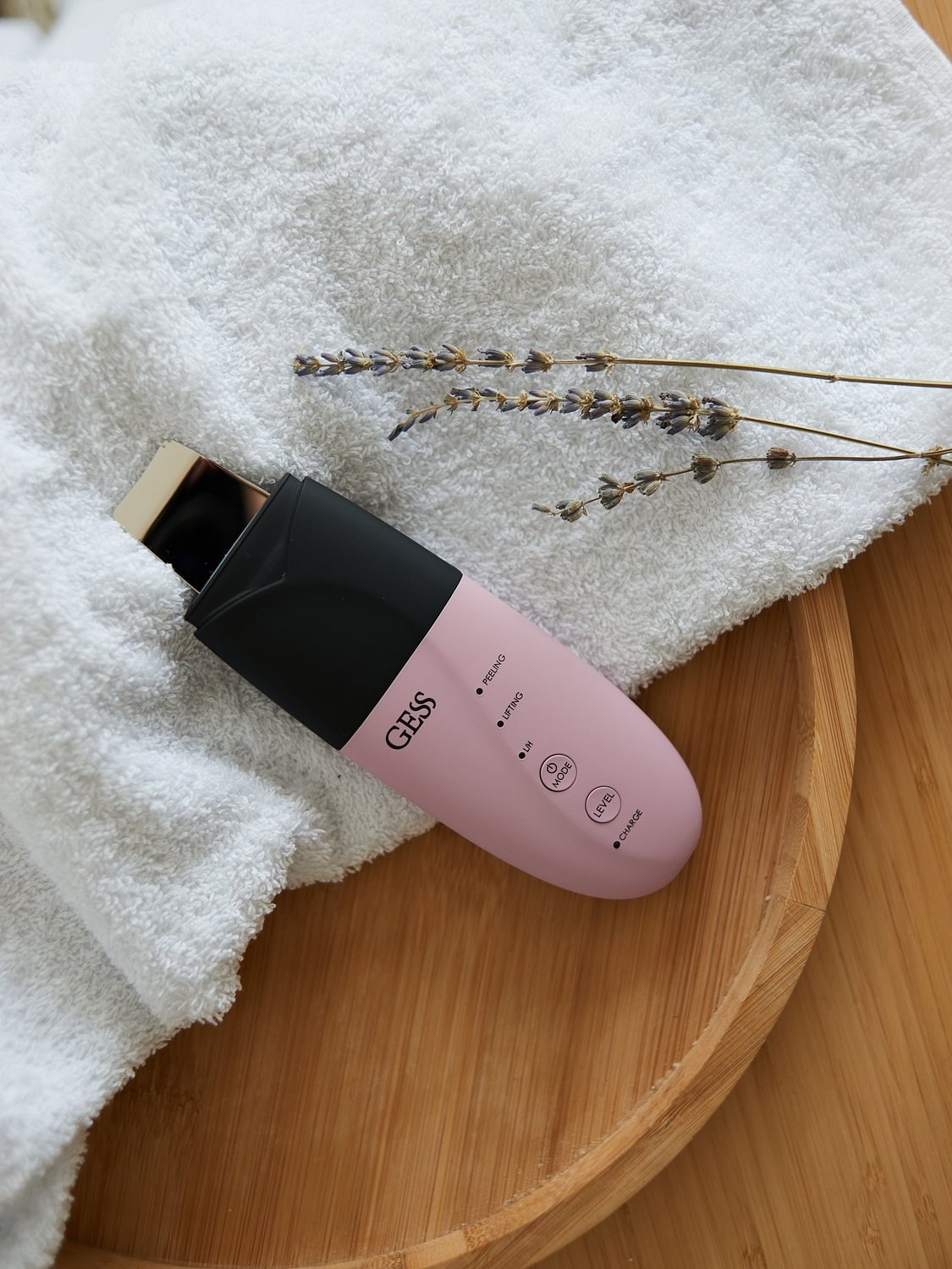 Предметная съемка: массажеры для лица. Портретный фотограф в Санкт-Петербурге