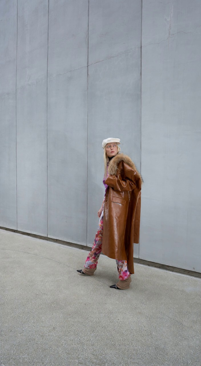 AI. Я Саша, креативный продюсер и арт-директор из Москвы. Придумываю, собираю и запускаю визуальные проекты