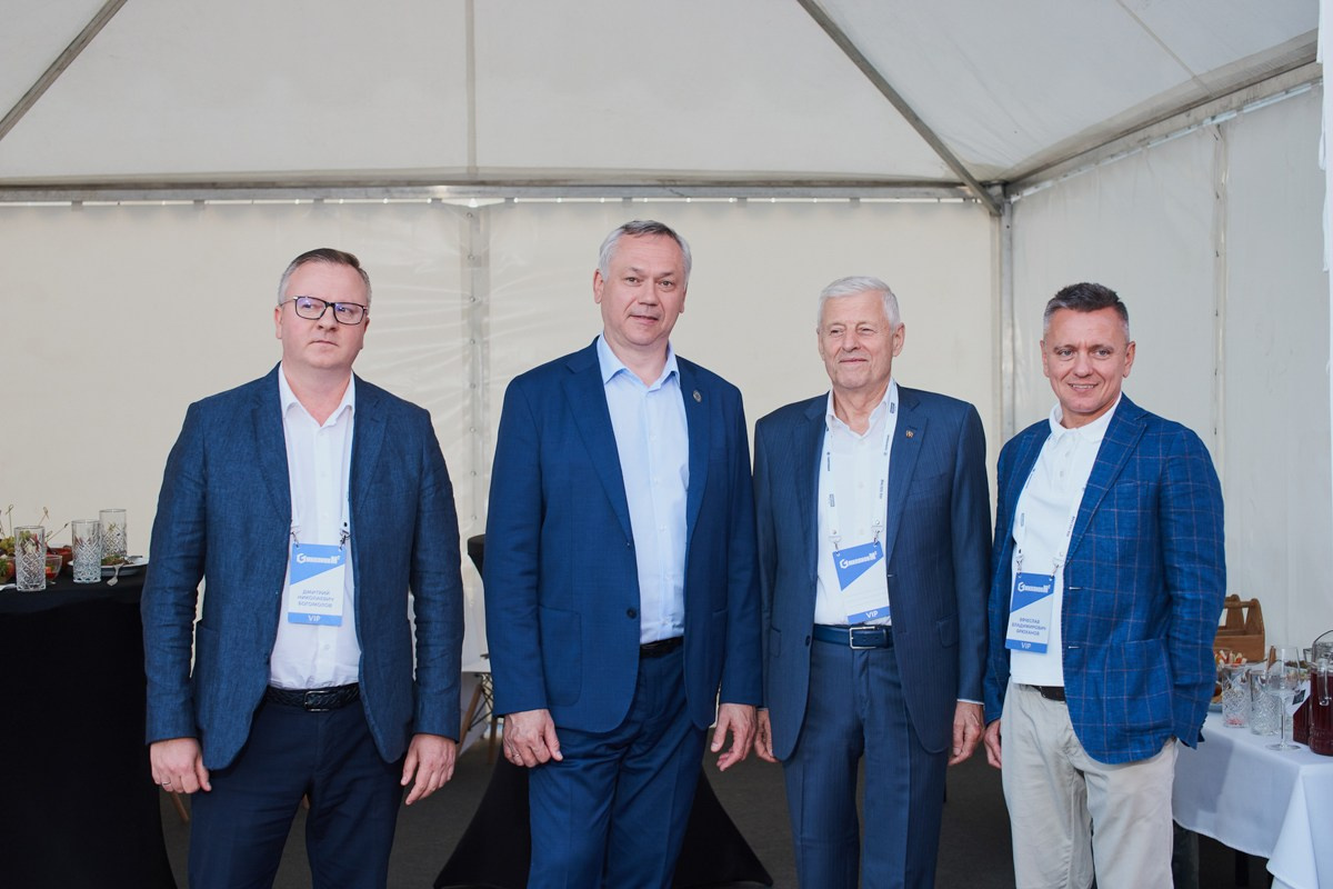 Репортаж для VIP зоны КПД Газстрой: выступление Родиона и Олега Газмановых. Репортажный и женский фотограф в Новосибирске