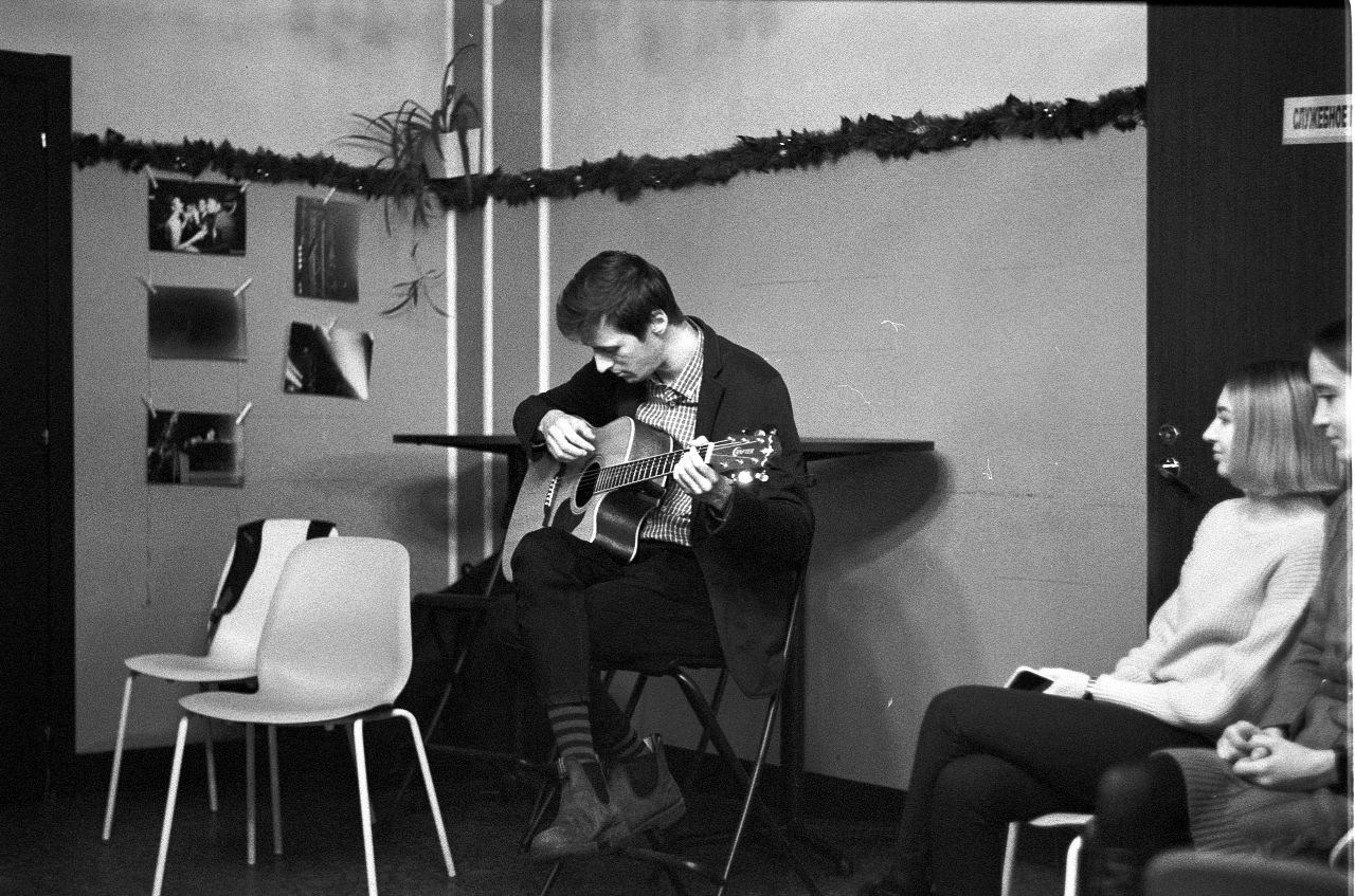 12.12.2021 // Гитара и фотография. Фотовыставки serebro.gallery, в которых автором можешь стать ты! | Москва