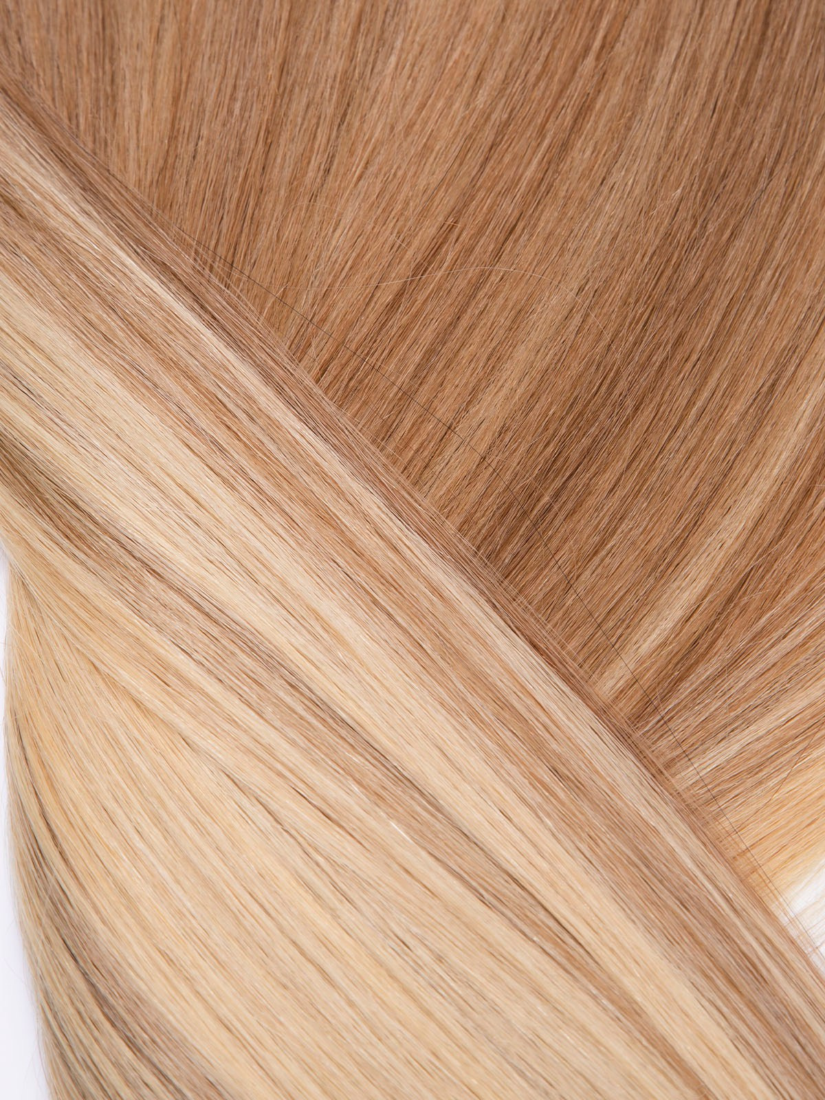 Предметная съёмка — хвост для волос на резинке, светло-русый. двухцветный