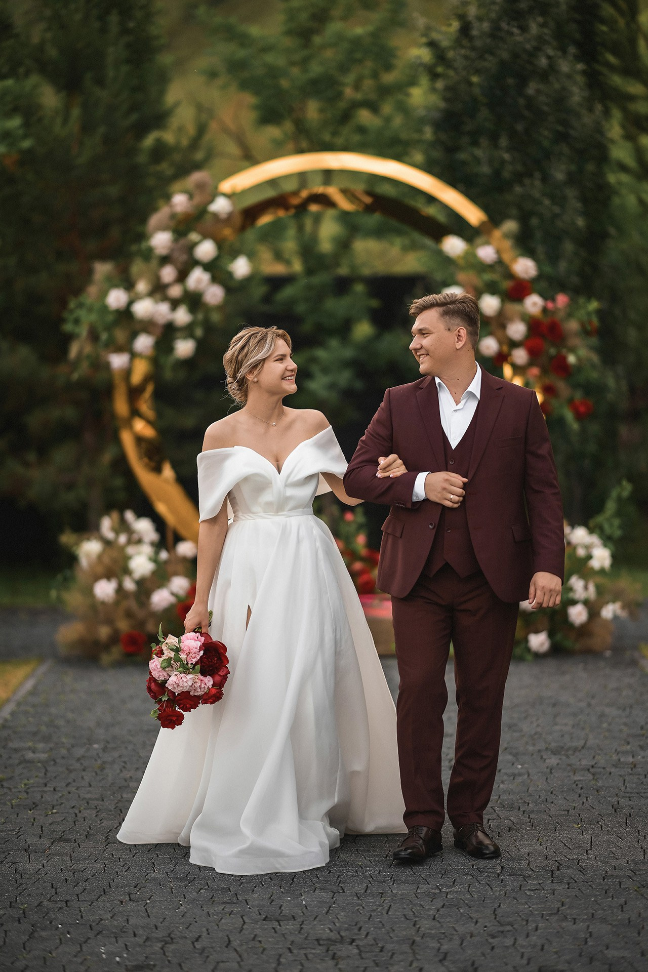 🏡 Роман и Мария — классическая свадьба в "Соснах" | Элегантные фото в доме событий под Красноярском. 📸 Свадебный и семейный фотограф в Красноярске Тихомиров Евгений | 17 лет опыта | 800+ свадеб