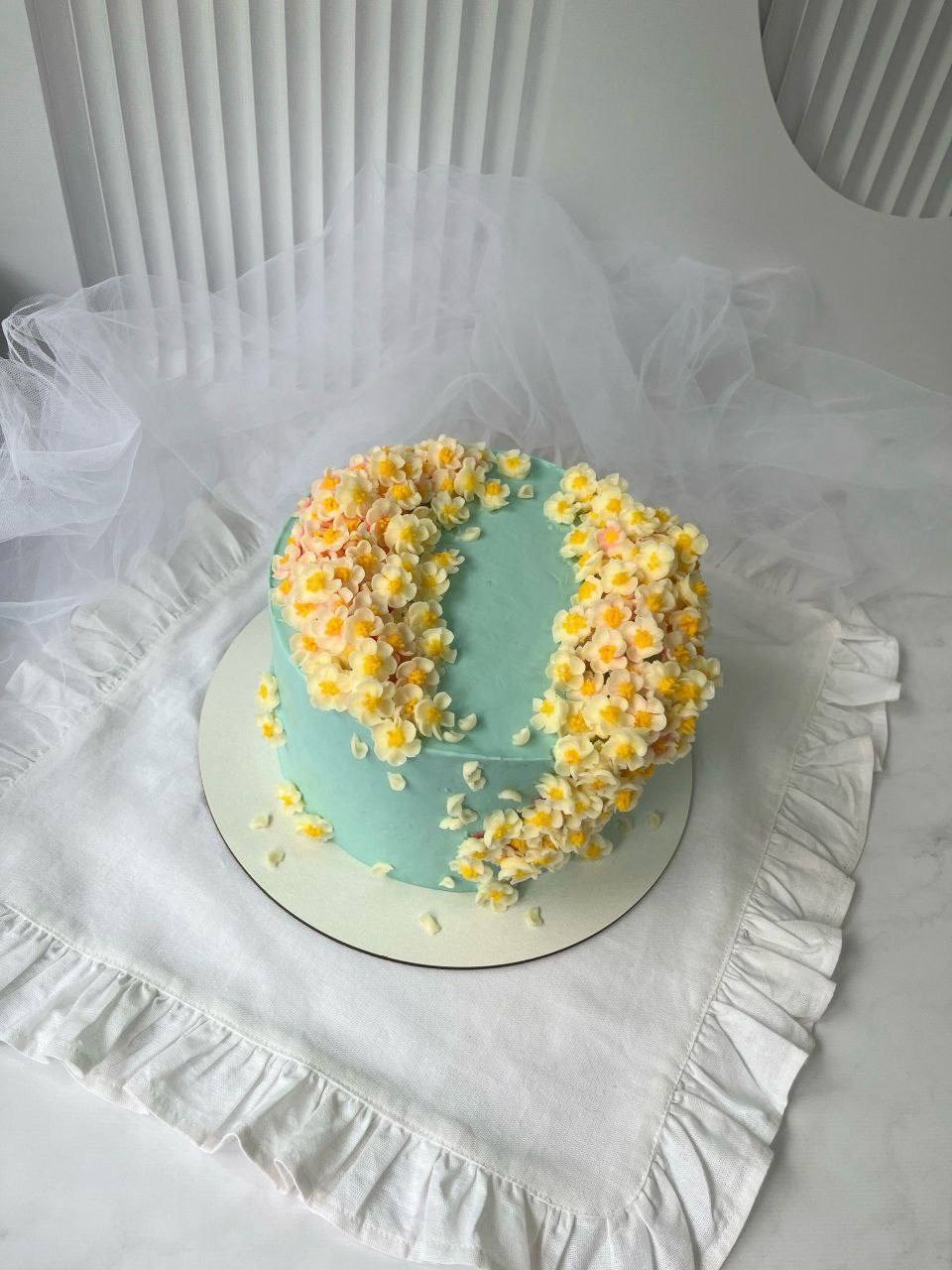 Работы учениц. Аникина Юлия / Кремовая флористика в корейской технике