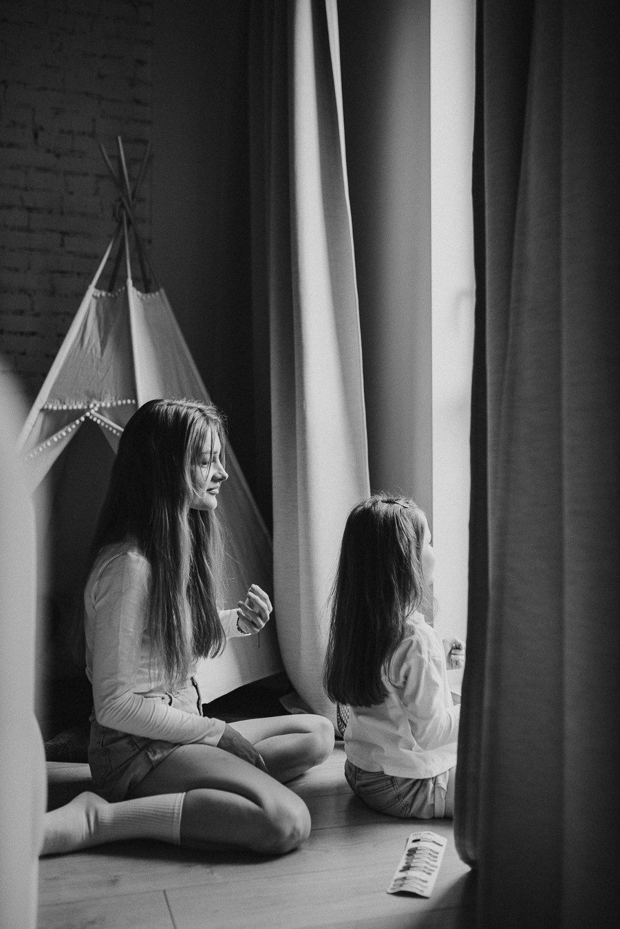 Костя, Яна, Кристина, Леон | дома