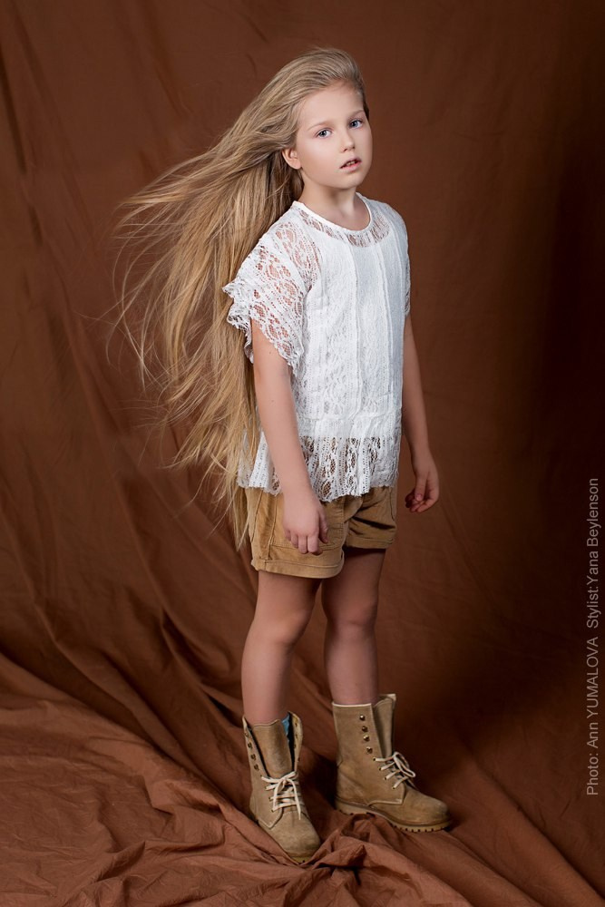 Детский портрет. Женский фотограф в Санк-Петербурге и Москве — фотосессия девушки в студии, портрет, фотосъемка