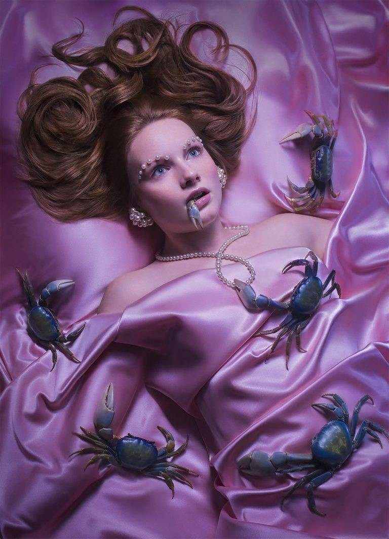 концептуальная фотография Пола Куруча с яркой стилистикой