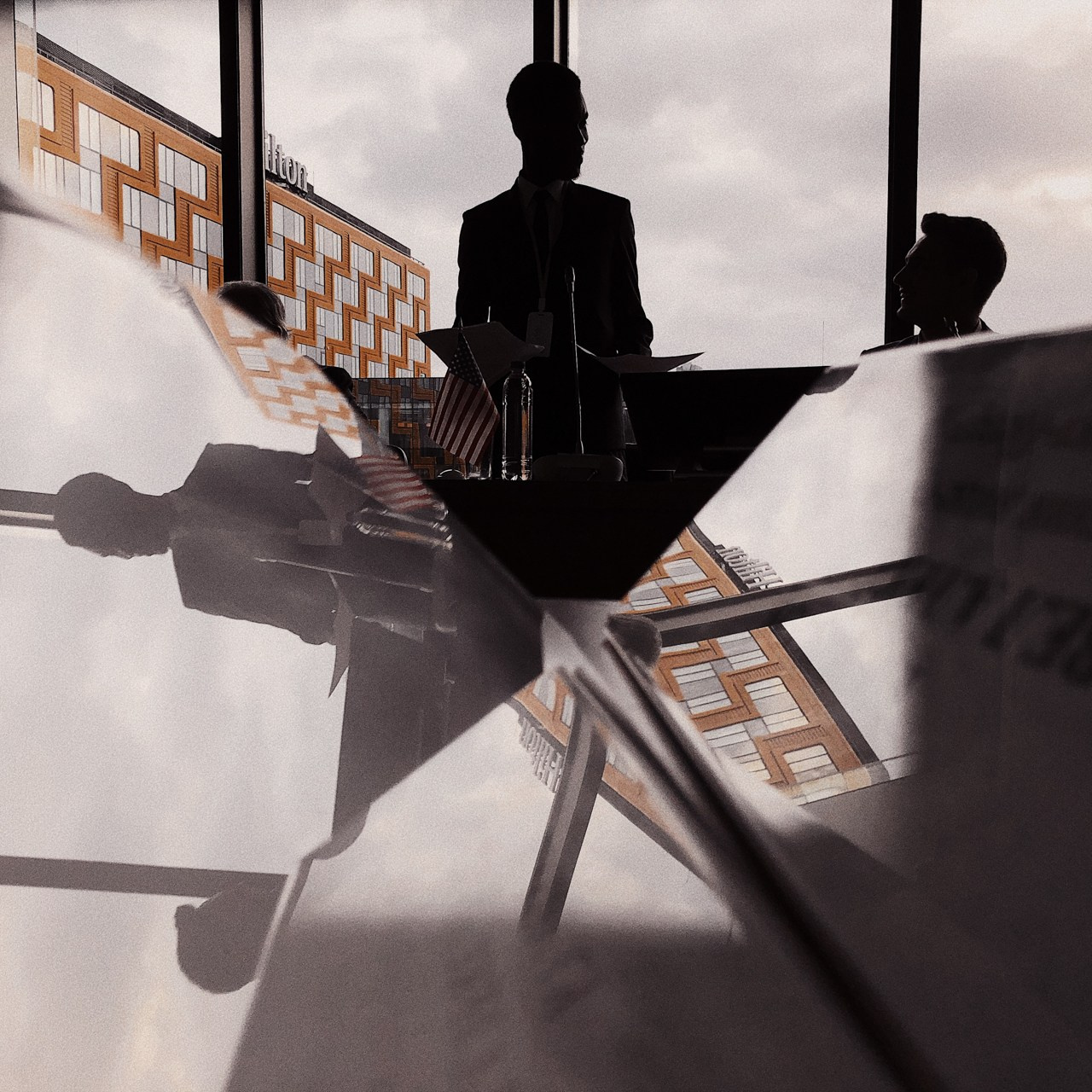 Современная концептуальная фотография о теле, уязвимости и идентичности. Визуальная практика на стиле честности, пост-иронии и искусства.Рекламная фотография, Концептуальная фотография, Современный художник, Психология, Коммерческий фотограф, Репортажный фотограф, Стрит фотография, Арт, Сюрреализм, Мобильная фотография, Снято на айфон, Дима Бурза