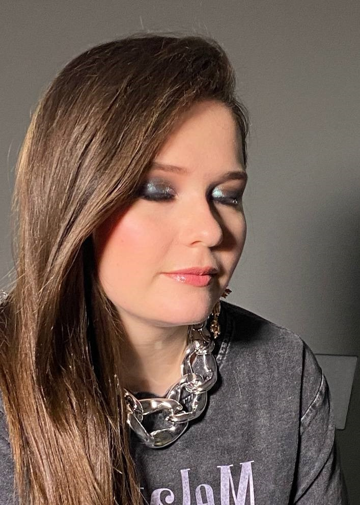 Виктория. Наталья Даньшина — Визажист-Стилист причесок