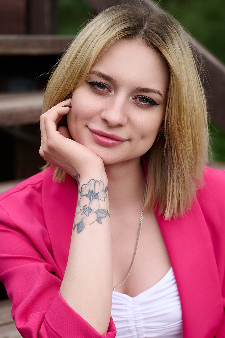 Фотограф Андрей Богатов Сызрань. Портрет красивой девушки в парке горького