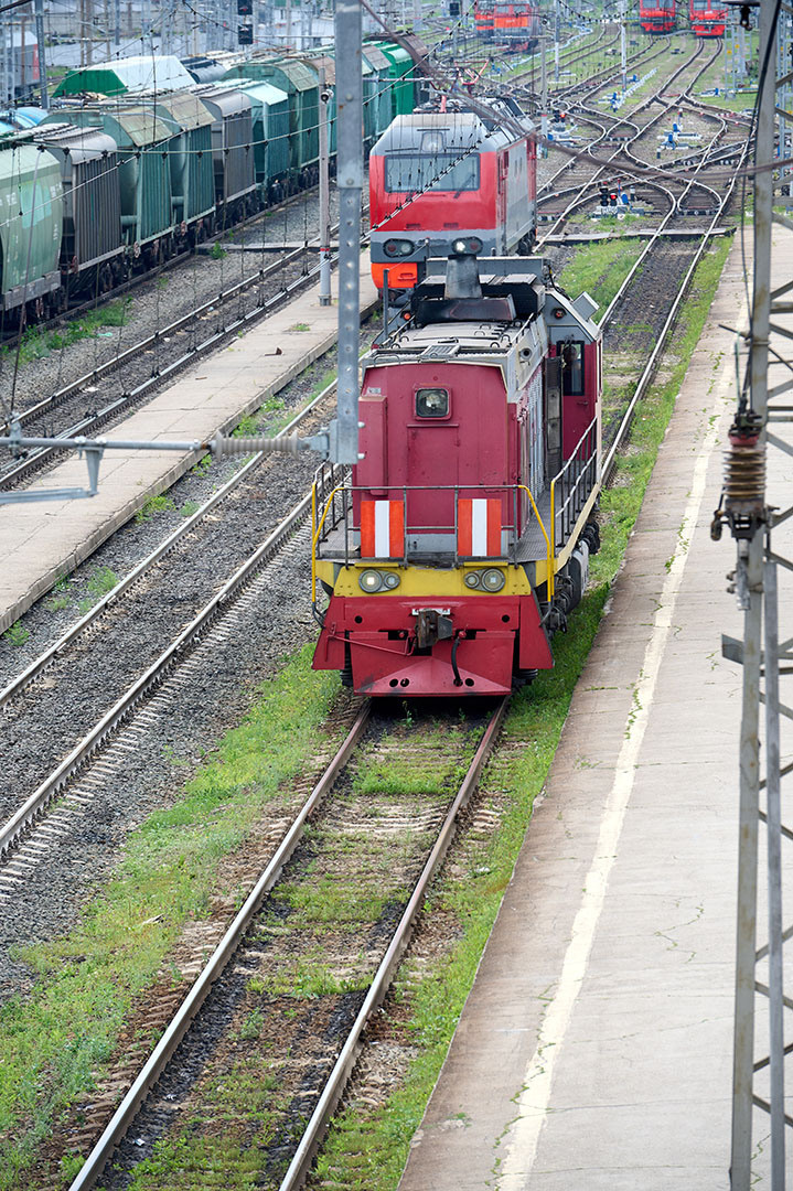 Тепловоз на жд путях Сызрани