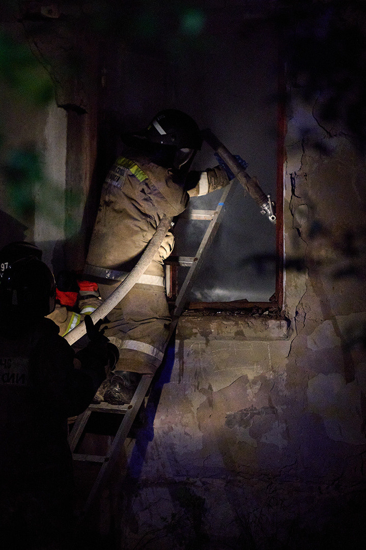 Фотограф Андрей Богатов, Сызрань. Пожарные тушат пожар