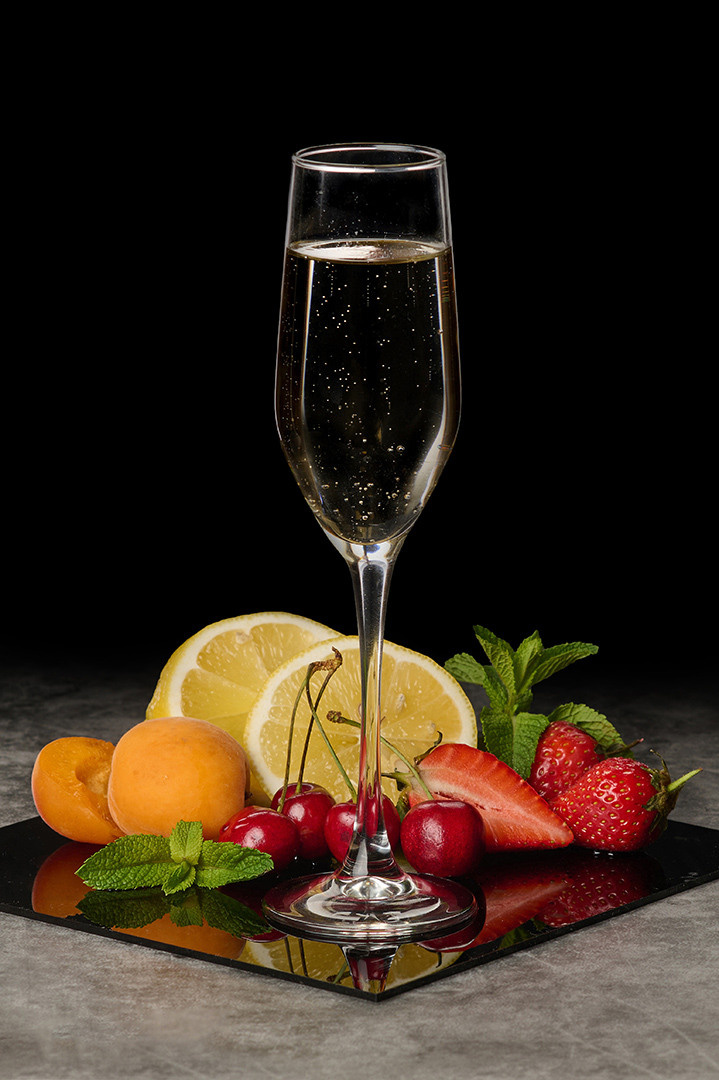 фотограф Андрей Богатов Сызрань, рекламная фотосъёмка для бара, шампанское с фруктами