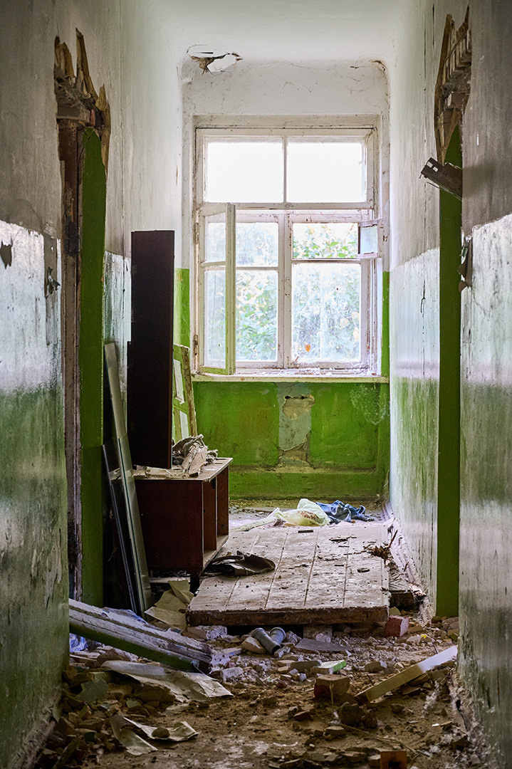 Разрушенный дом на Руднике в Сызрани. коридор 