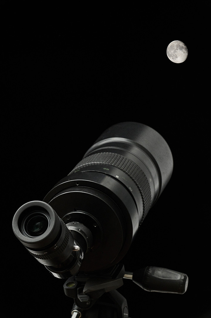 Зеркально линзовый телескоп направлен на Луну. Астрономические наблюдения за космосом. фотограф Андрей Богатов Сызрань