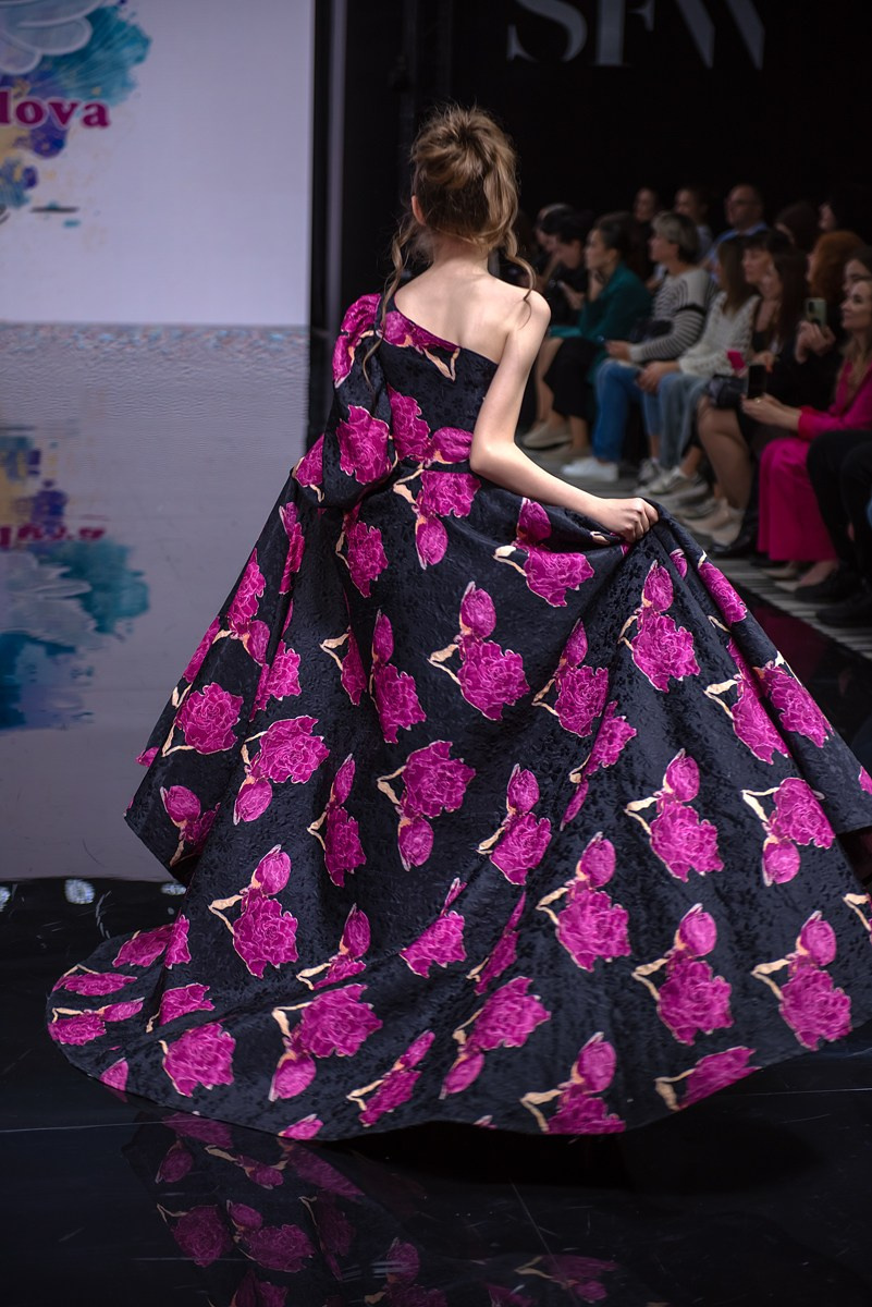 SochiFashionWeek2024 дизайнер Юлия Крылова. Семейный и коммерческий фотограф в Сочи Александр Бодунов