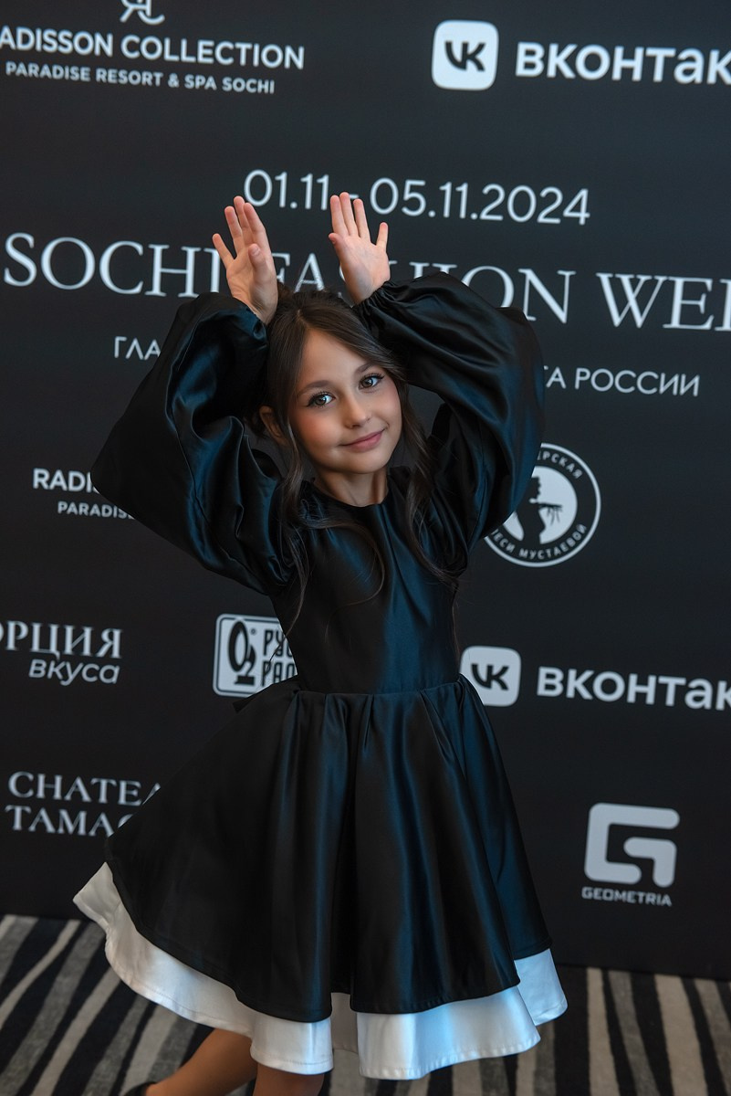 SochiFashionWeek2024 дизайнер Юлия Крылова. Семейный и коммерческий фотограф в Сочи Александр Бодунов