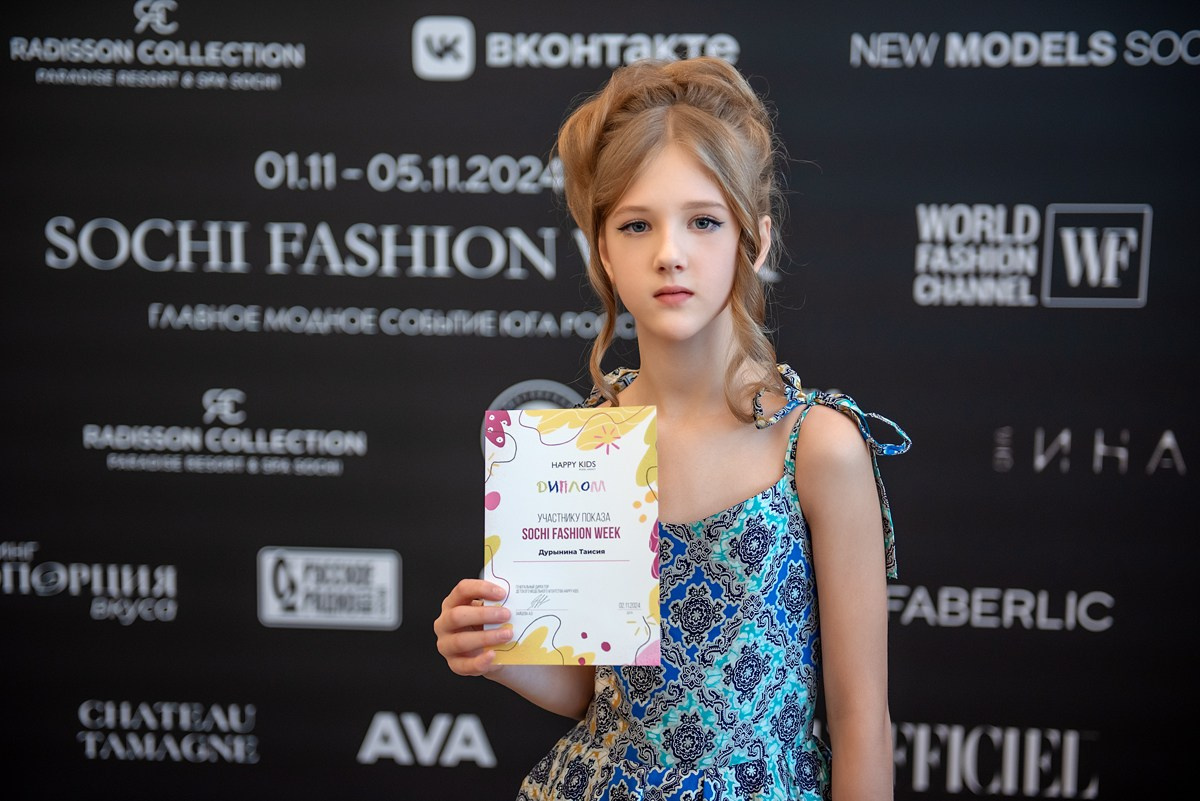 SochiFashionWeek2024 дизайнер Юлия Крылова. Семейный и коммерческий фотограф в Сочи Александр Бодунов