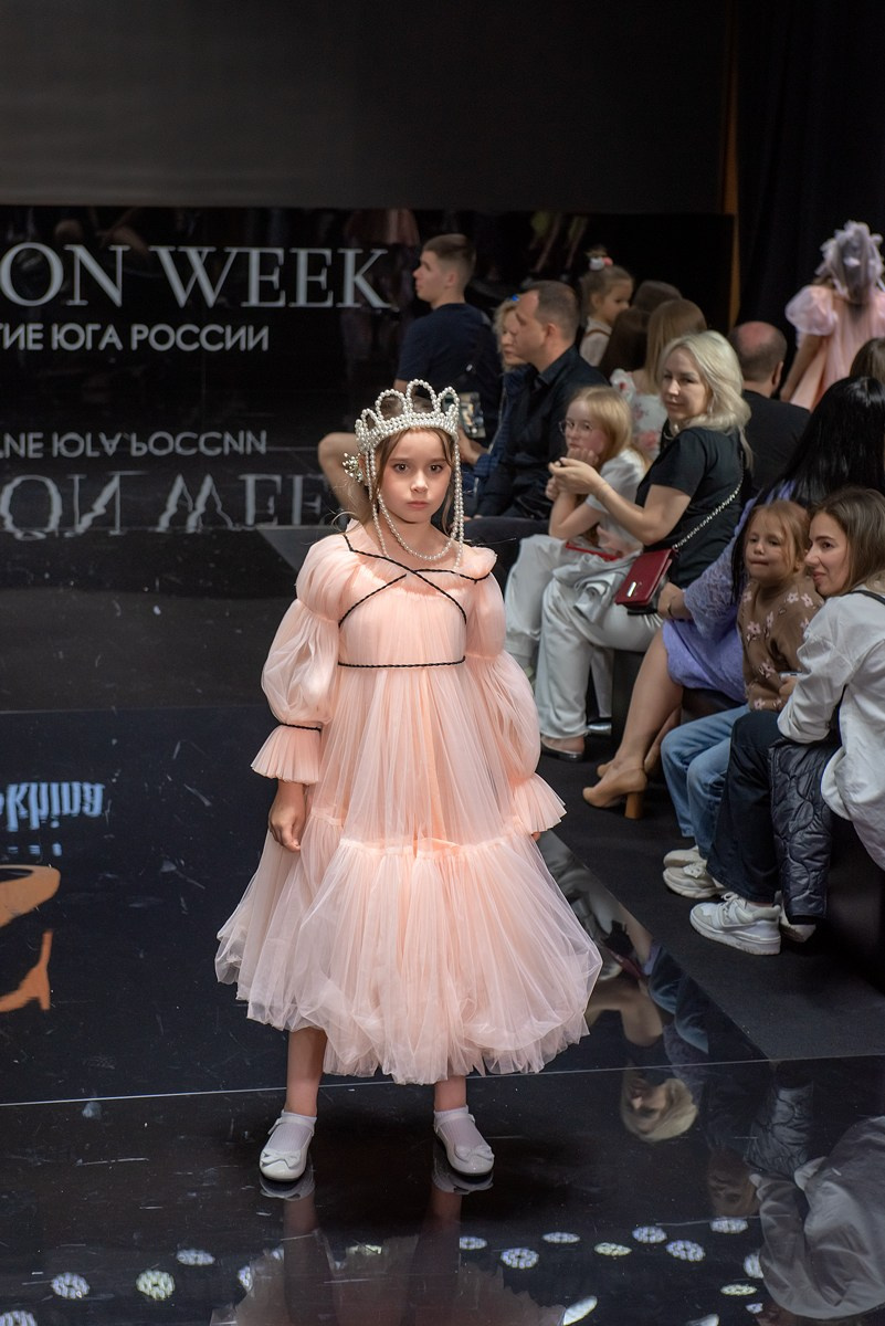 SochiFashionWeek2024 дизайнер Анохина. Семейный и коммерческий фотограф в Сочи Александр Бодунов