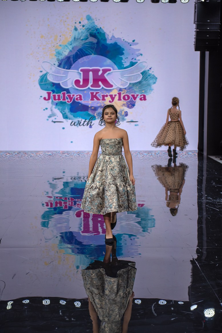 SochiFashionWeek2024 дизайнер Юлия Крылова. Семейный и коммерческий фотограф в Сочи Александр Бодунов